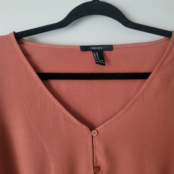 Forever 21 V-neck Tie Knot Casual Blouse Size Medium - Picture 3 of 8